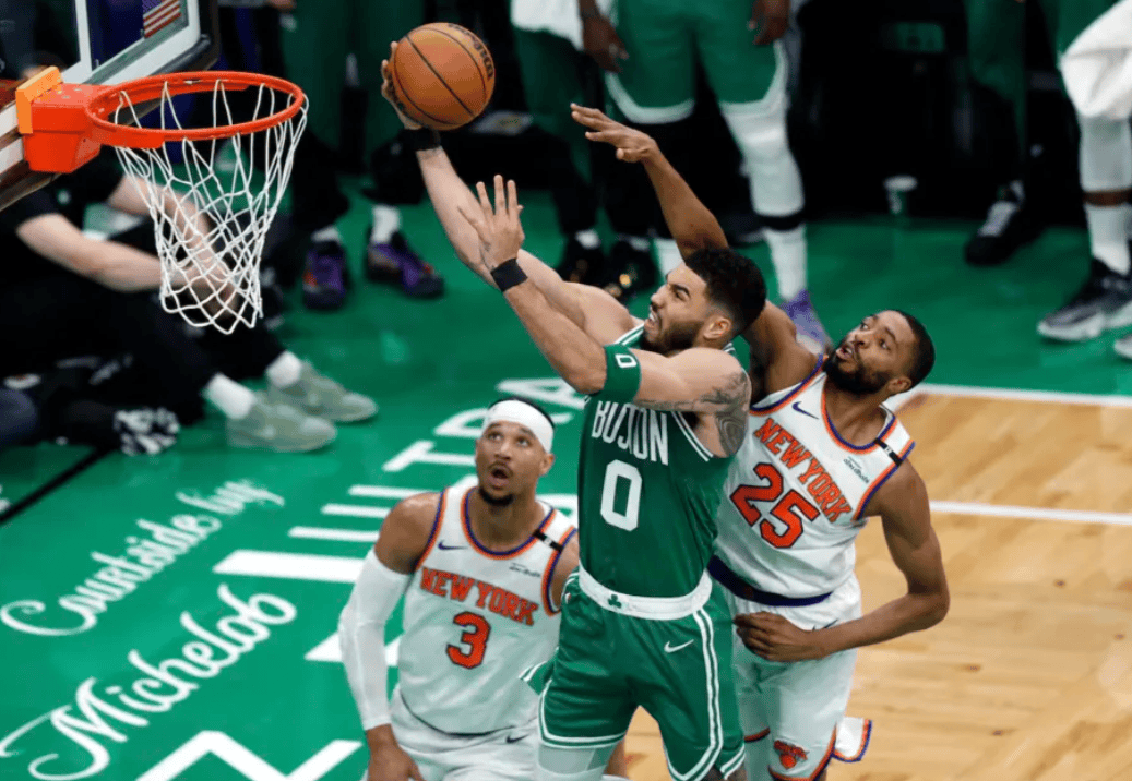 开云真人娱乐官网 -关于塔图姆在法国队比赛中绝杀，战术调整引发热议！的信息